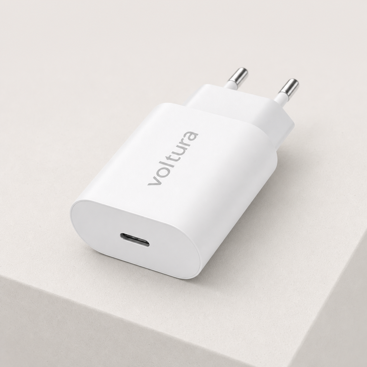 Voltura 20W Slim USB-C-hurtiglader fra skrå side
