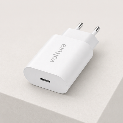 Voltura 20W Slim USB-C-hurtiglader fra skrå side