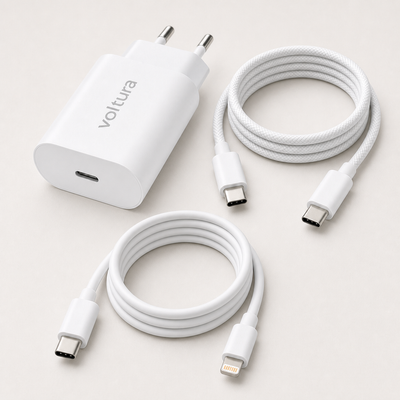 Voltura 3-i-1 Ladepakke med USB-C- og Lightning-kontakter tydelig vist